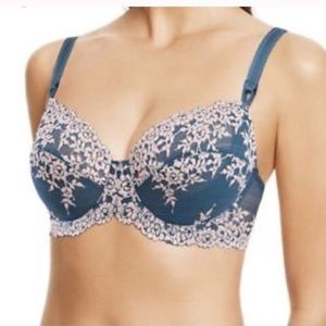 Wacoal Bra 32C “Embrace Lace.”